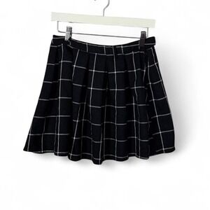 Hot Topic Black Plaid Skater Skirt Women's M Grunge / Emo / Schoolgirl